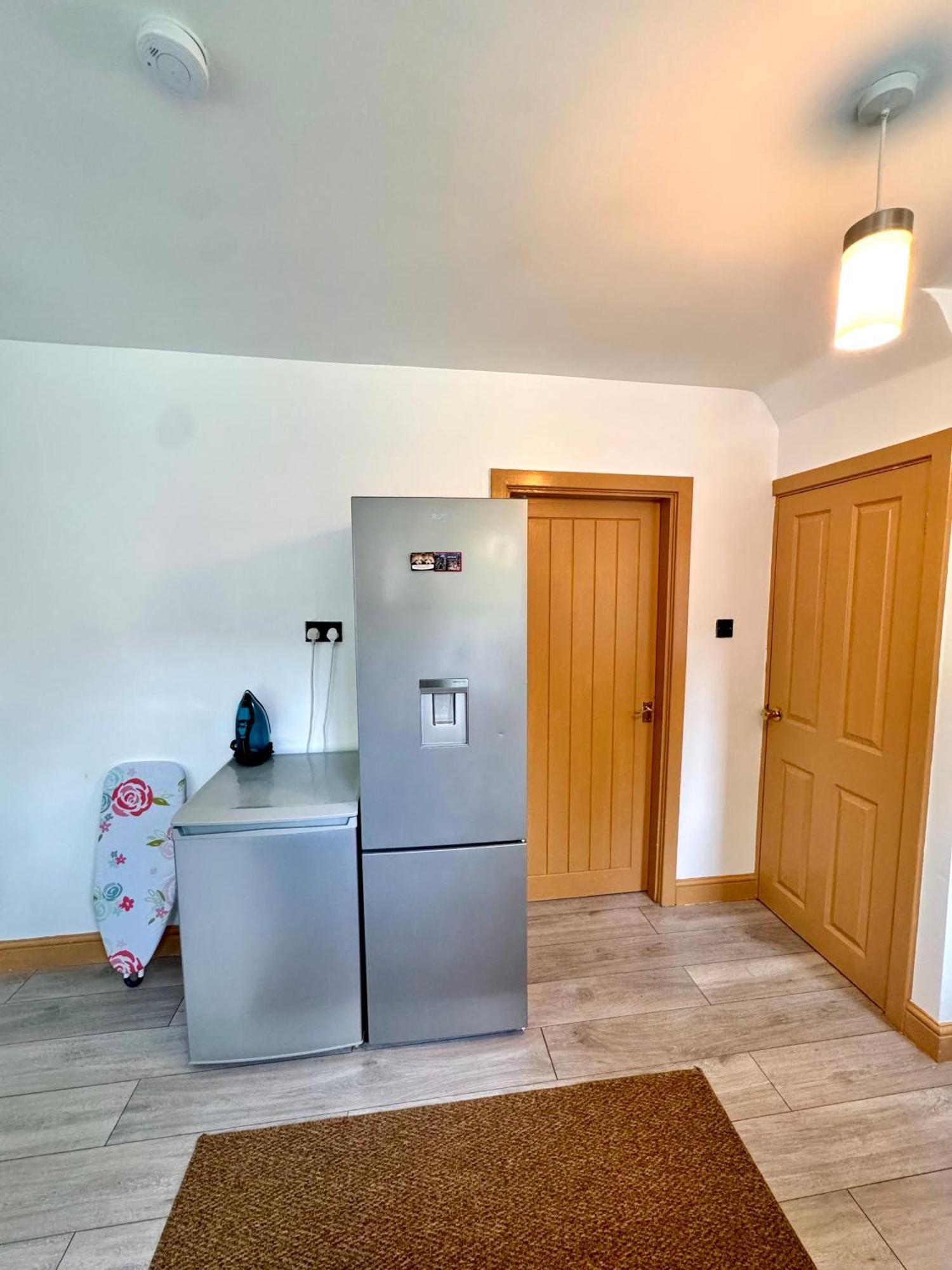 Апартаменты Contractor Haven- 3Bdr Crew House, Free Parking, Fast Wifi & Private Garden Ноттингем Экстерьер фото